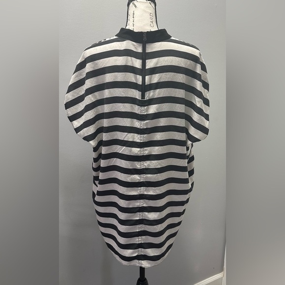 🖤✨ Luxe to Deluxe Striped Blouse - Size 10  ✨🖤 - Picture 4 of 12